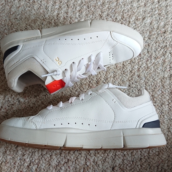 On Women's The Roger Centre Court Sneakers size 8 - Picture 3 of 15